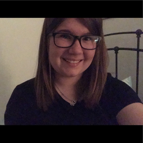 Meet your Posher, Danielle - Picture 6 of 7